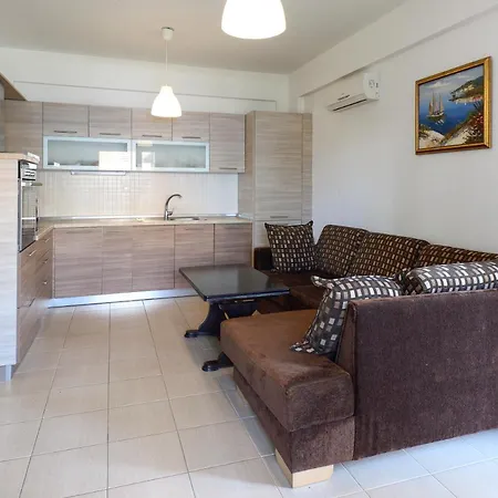 Botanica & بيت للعطل