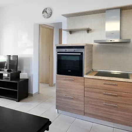 Botanica & نيوس مارماراس