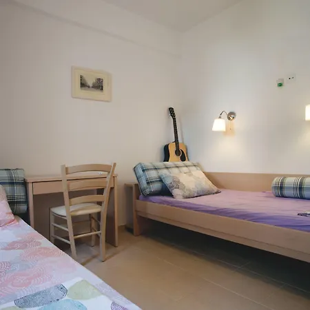 Botanica & نيوس مارماراس