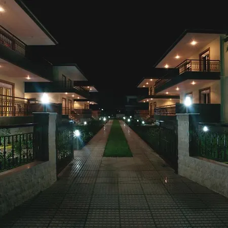 Botanica & نيوس مارماراس