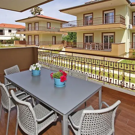 Botanica & بيت للعطل نيوس مارماراس