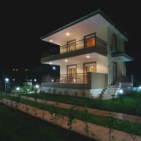 Botanica & بيت للعطل نيوس مارماراس