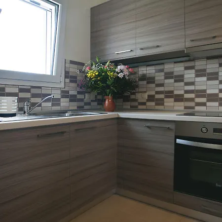 Botanica & نيوس مارماراس